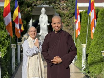 hinh-anh-sinh-hoat-va-luu-niem-cua-chu-ton-duc-ni-tai-ha-truong-33.jpg