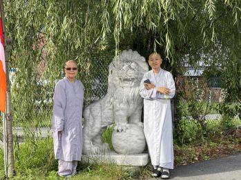 hinh-anh-sinh-hoat-va-luu-niem-cua-chu-ton-duc-ni-tai-ha-truong-19.jpg