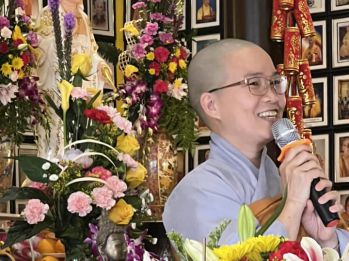 hinh-anh-sinh-hoat-va-luu-niem-cua-chu-ton-duc-ni-tai-ha-truong-8.jpg